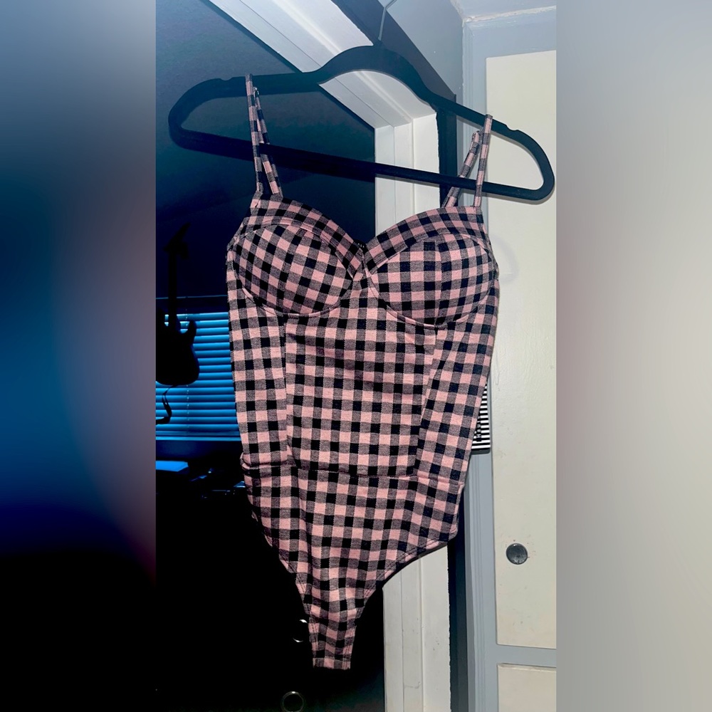 Pink and black checkered one piece spaghetti strap tank top ✨Size L